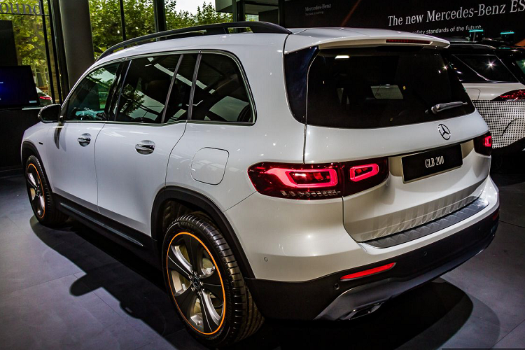 Tuy nhiên, GLB đã lỗi hẹn và chưa thể ra mắt chính thức vào thời điểm này. Mẫu CUV 7 chỗ Mercedes-Benz GLB 2020 dự đoán sẽ ra mắt vào một sự kiện riêng khác, diễn ra vào quý II/2020.