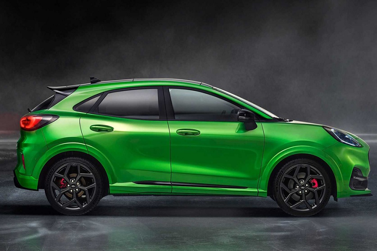 Ngoài động cơ được nâng cấp, Ford Puma ST còn có một số cải tiến so với Puma thông thường. Xe có tùy chọn vi sai chống trượt giới hạn cơ học, lò xo truyền lực và các kiểu dẫn động có thể lựa chọn. Đây cũng là lần đầu tiên chế độ Eco được áp dụng lên một chiếc Ford Performance.