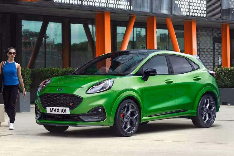 Khối động cơ này cho công suất 197 mã lực và mô-men xoắn 320 Nm. Hộp số sàn 6 cấp. Dù có cùng động cơ, Ford Puma ST lại có mô-men xoắn lớn hơn "người anh em" hatchback Fiesta ST (290 Nm).