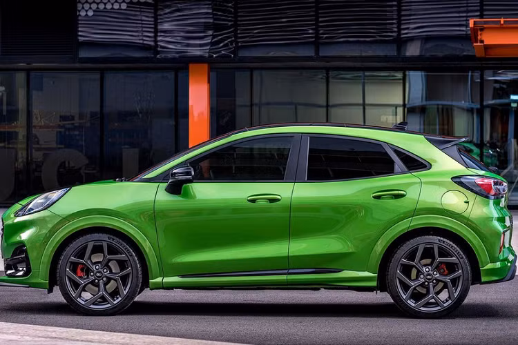 Mẫu xe crossover Ford Puma thế hệ mới này là sản phẩm của đội ngũ Racing Puma, mang nét thiết kế thực dụng hơn nhưng vẫn theo kịp thời đại và nhu cầu thị trường