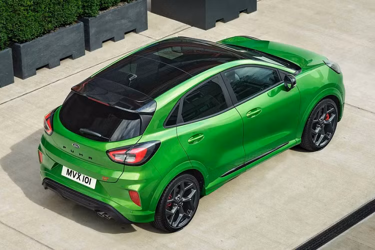 Có thể nói, Ford Puma ST là một chiếc Fiesta ST phiên bản crossover. Mẫu xe này trang bị động cơ EcoBoost 3 xy-lanh 1.5L tăng áp, có thể tạm ngừng một xy-lanh để tiết kiệm nhiên liệu.