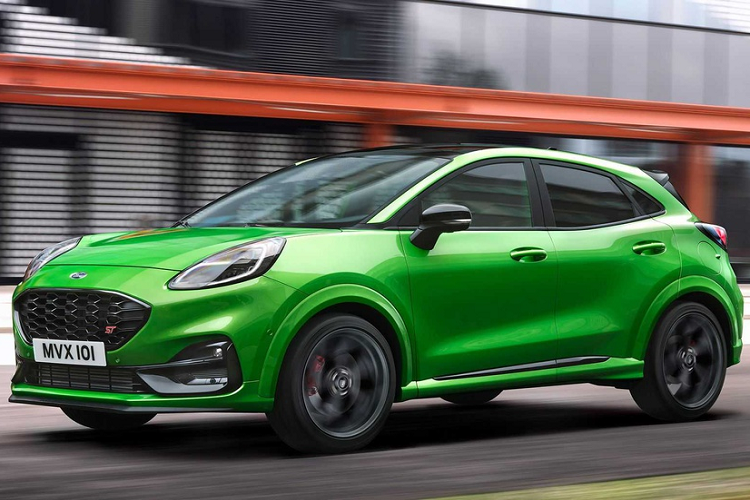 Mẫu xe này không được bán tại Mỹ và chỉ góp mặt tại trường châu Âu. Giá xe Ford Puma ST 2021 mới chưa được tiết lộ, nó được lắp ráp cùng với bản tiêu chuẩn tại nhà máy của Ford ở Craiova, Romania.