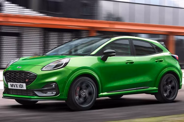 Mẫu xe này không được bán tại Mỹ và chỉ góp mặt tại trường châu Âu. Giá xe Ford Puma ST 2021 mới chưa được tiết lộ, nó được lắp ráp cùng với bản tiêu chuẩn tại nhà máy của Ford ở Craiova, Romania.