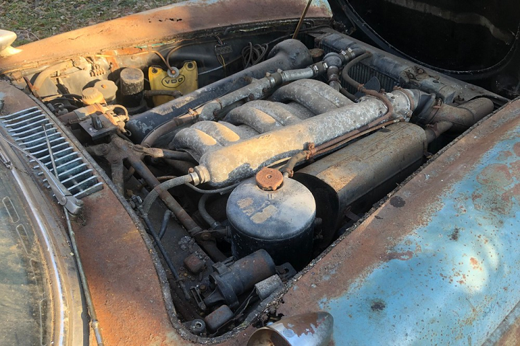 Giá xe Mercedes-Benz 300SL Roadster "đồng nát" được bán ra 800.000 USD cho người mua xe ban đầu và thêm chút tiền phục chế, người mua chiếc xe có thể thu về hơn 1 triệu USD khi bán lại chiếc xe ở trạng thái phục chế hoàn chỉnh và kiếm một khoản tiền lời không nhỏ.