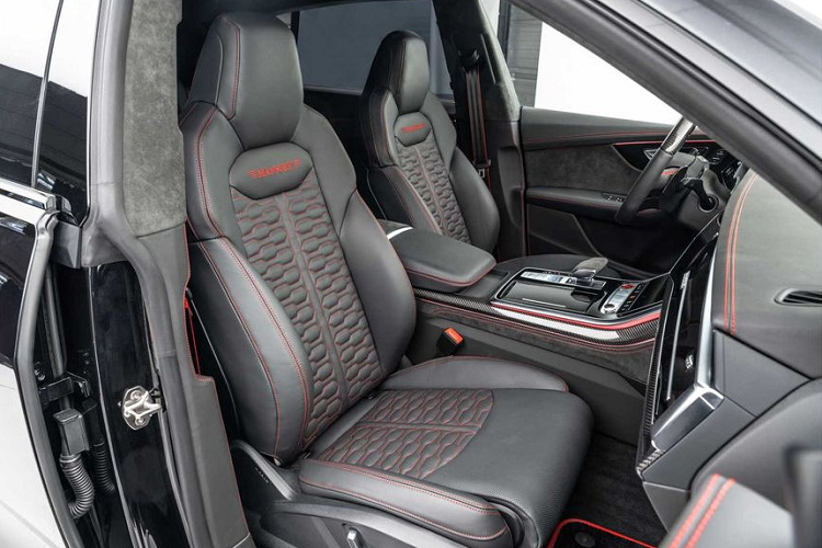 Chưa hết, vô-lăng trên bản độ "cực phẩm" này cũng đã được thay đổi bằng loại do chính Mansory thiết kế.