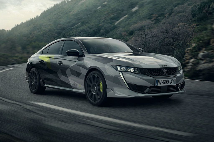 Peugeot 508 Sport Engineered được chế tạo bởi bộ phận sản xuất xe hiệu năng cao của Peugeot - PSE. Phiên bản này được phát triển dựa trên nguyên mẫu sedan 508 nhưng đã được tinh chỉnh lại rất nhiều chi tiết. Trong đó, về phần thiết kế tổng thể, 508 Sport Engineered đã được các kỹ sư thiết kế trau chuốt kỹ lưỡng hơn ở phần ngoại hình nhằm mang tới một diện mạo sắc sảo, hấp dẫn hơn.