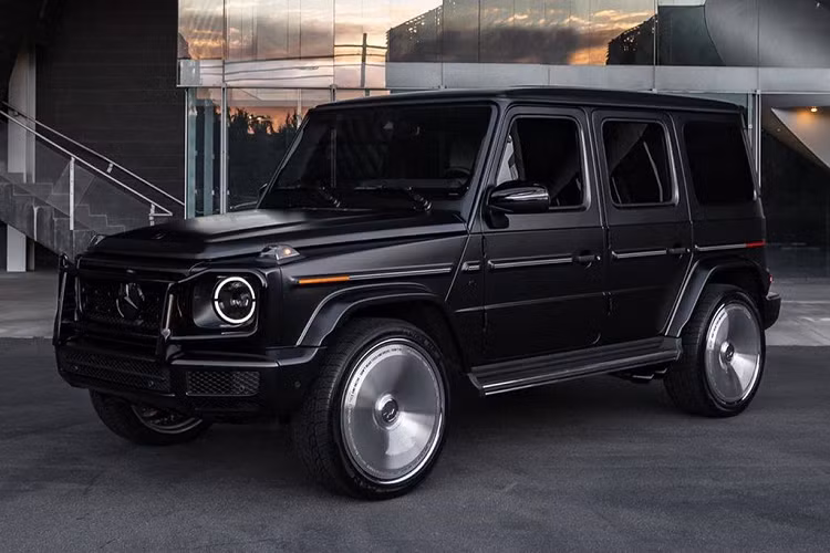 Về chi tiết, bộ mâm xe Mercedes-Benz G-Wagon độc đáo này có tên gọi ‘Cactus Jack’, một sản phẩm đến từ thương hiệu Mỹ - Forgiato. Đặc biệt, tên gọi này được đặt theo hãng thu âm Cactus Jack Records của rapper nổi tiếng - Travis Scott.