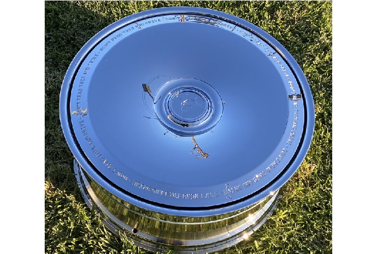 Mặc dù sẽ có nhiều tranh cãi xảy ra về tính thẩm mỹ của thiết kế tuy nhiên, điểm lợi thế của bộ mâm này đến từ sự tiện lợi trong việc vệ sinh. Trong khi việc làm sạch một bộ vành độ thông thường sẽ tốn khá nhiều thời gian bởi thiết kế đa chấu, công đoạn này trên bộ mâm Cactus Jack chỉ mất vài giây. Đồng thời, bạn sẽ không cần phải quan tâm tới các lớp bụi bẩn bám trên hệ thống phanh bởi tất cả đều nằm phía sau “chiếc đĩa” to bản này.