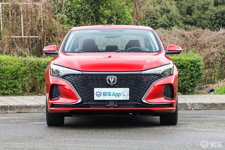 Changan Eado Plus 2020 mới là một trong những mẫu sedan mới nhất ra mắt thị trường nội địa Trung Quốc trong tháng 3/2020. Về bản chất, nó là một biến bản nâng cấp của sedan Eado đã có từ trước đó với dáng vẻ thể thao hơn, một lưới tản nhiệt tái thiết kế to rộng hơn.