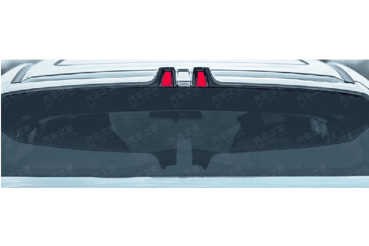 Xe còn được trang bị màn hình thông tin giải trí cỡ lớn và cần số dày dặn, to bản. Nằm phía sau cần số là núm xoay chọn các chế độ và nút gạt của phanh đỗ xe điện tử. Dự kiến, nguồn cung cấp sức mạnh cho Changan UNI-K sẽ là động cơ xăng Blue Whale 4 xi-lanh, tăng áp, dung tích 2.0 lít với công suất tối đa 233 mã lực. Động cơ kết hợp với hộp số tự động 8 cấp Aisin và hệ dẫn động 4 bánh tùy chọn. Hiện giá xe Changan UNI-K vẫn chưa được công bố.