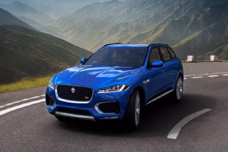4. Jaguar F-Pace (giá khởi điểm: 45.200 USD)