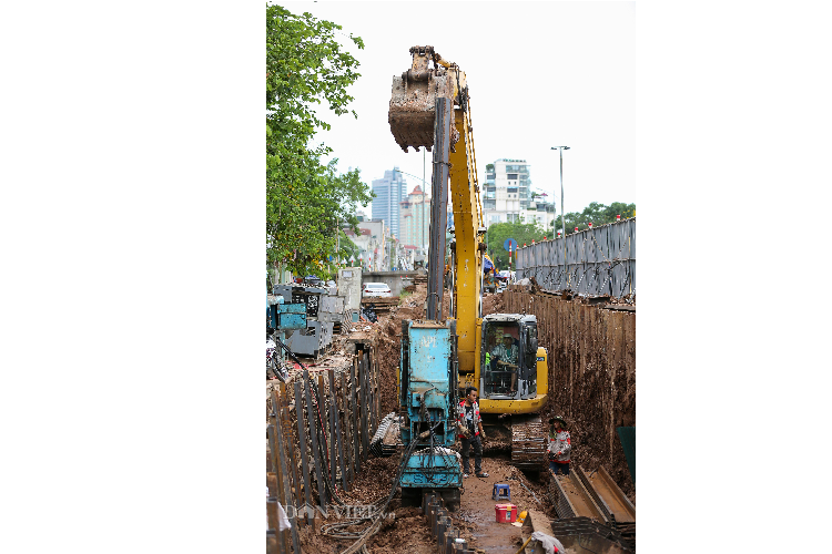 Mục tiêu là đầu tư xây dựng đồng bộ tuyến đường Âu Cơ, đoạn từ nút giao lối rẽ vào khách sạn Thắng Lợi đến nút giao cầu Nhật Tân với chiều dài khoảng 3,7km. Giai đoạn 2 của Dự án có tổng mức đầu tư hơn 815 tỷ đồng từ nguồn ngân sách TP, dự kiến hoàn thành trong năm 2020.