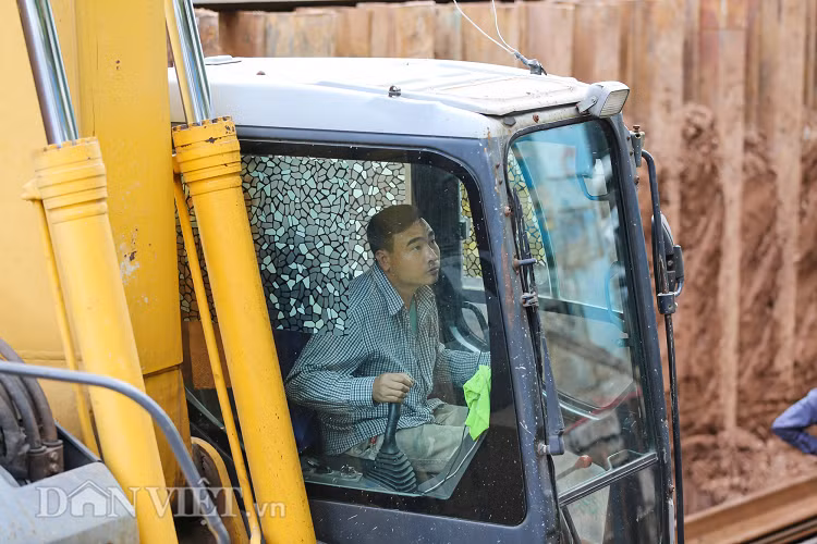 Con đường đã trở thành một biểu tượng của Hà Nội trong 10 năm qua, nhưng hiện tại đang được san bằng.