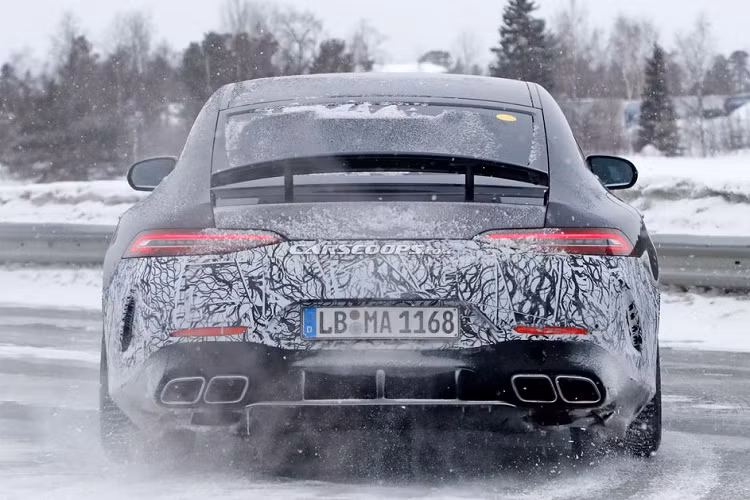 Với tổng sức mạnh 805 mã lực, chiếc sedan thể thao sẽ có khả năng tăng tốc lên 100 km/h từ vạch xuất phát chỉ trong dưới 3 giây. Ngoài ra, GT 73 cũng có thể di chuyển một quãng đường ngắn với năng lượng điện. Theo kế hoạch, Mercedes-AMG thế hệ mới sẽ chính thức giới thiệu GT 73 Plug-in Hybrid vào một thời điểm trước khi kết thúc năm nay.