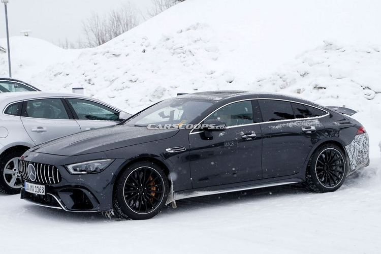 Trong phân khúc xe thể thao, GT 73 được định vị trở thành sản phẩm đối đầu với chiếc Porsche Panamera Turbo S E-Hybrid Sport Turismo, đồng thời sở hữu sức mạnh vượt trội hơn chiếc GT 63 S “khỏe” nhất hiện tại.