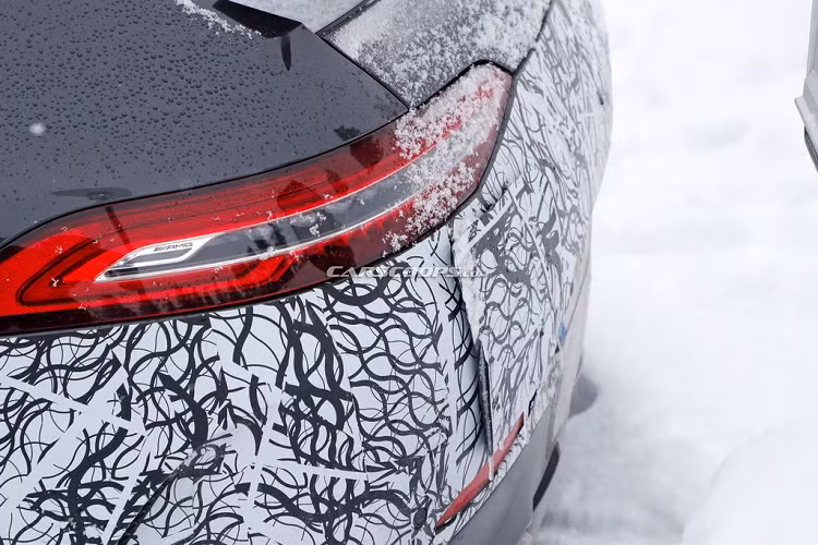 Trước đó, vào cuối năm ngoái, Mercedes-AMG đã tung một đoạn teaser ngắn có sự xuất hiện của một phương tiện, được cho là chiếc GT 73, chạy thoát khỏi khung hình ở tốc độ cao.