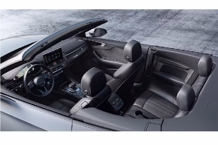 Trên phiên bản Audi S5 thể thao, người dùng sẽ có cơ hội tận hưởng công suất từ khối động cơ TFSI V6 3.0 lít với công suất đạt mức 349 mã lực và mô-men xoắn cực đại 500 Nm. Nhờ lượng sức mạnh tăng cường và hộp số Tiptronic 8 cấp, xe có khả năng cán mức 96 km/h chỉ trong 4,4 giây với biến thể Coupe. Ngoài ra, S5 Sportback có thể thực hiện nhiệm vụ tương tự này với 4,5 giây, trong khi S5 Cabriolet chậm hơn với 4,8 giây.