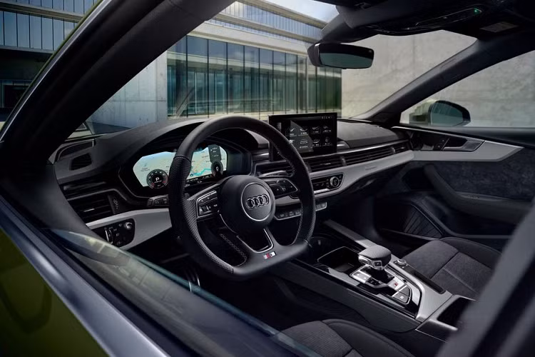 Bên dưới nắp capo, khối sức mạnh được cung cấp bởi động cơ 4 xy-lanh TSFI 2.0 lít, sản sinh công suất 248 mã lực và mô-men xoắn cực đại 370 Nm. Khối máy này được kết nối với hộp số S tronic 7 cấp độ, truyền tải sức mạnh xuống hệ thống dẫn động 4 bánh Quattro tiêu chuẩn. Và cấu hình tổng thể này cho phép biến thể Coupe tăng tốc từ 0 lên 96 km/h chỉ trong 5,6 giây, trong khi phiên bản Sportback và Cabriolet cần lần lượt 5,7 và 6,0 giây.