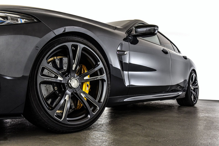Những chiếc BMW M8 độ cũng được trang bị bộ mâm 21 inch với kích thước lốp trước và sau lần lượt là 275/30 và 285/30. Nếu không thích mâm 21 inch, khách hàng có thể cân nhắc đến tùy chọn mâm 20 inch.
