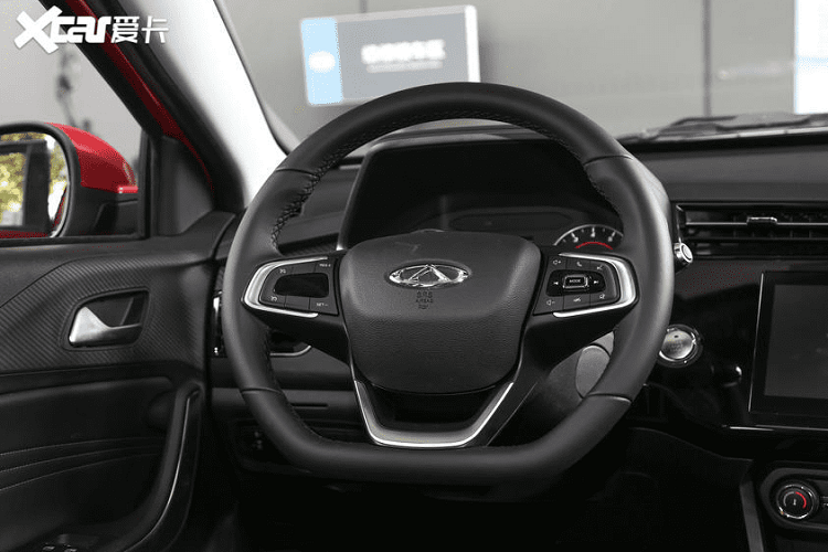 Nhiêu đó là đủ đối với một chiếc xe mang kích thước khiêm tốn như Chery Tiggo 3x Plus với chiều dài 4.200 mm, rộng 1.760 mm, cao 1.570 mm, và trục cơ sở 2.555 mm.