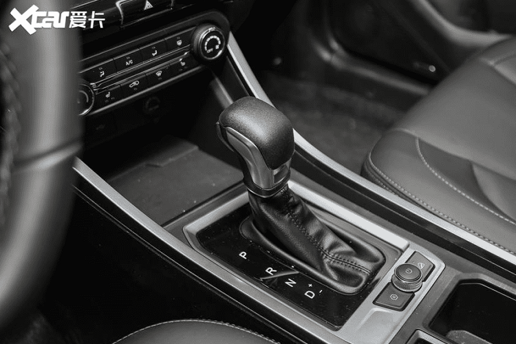 Cận cảnh cần số của Chery Tiggo 3x Plus