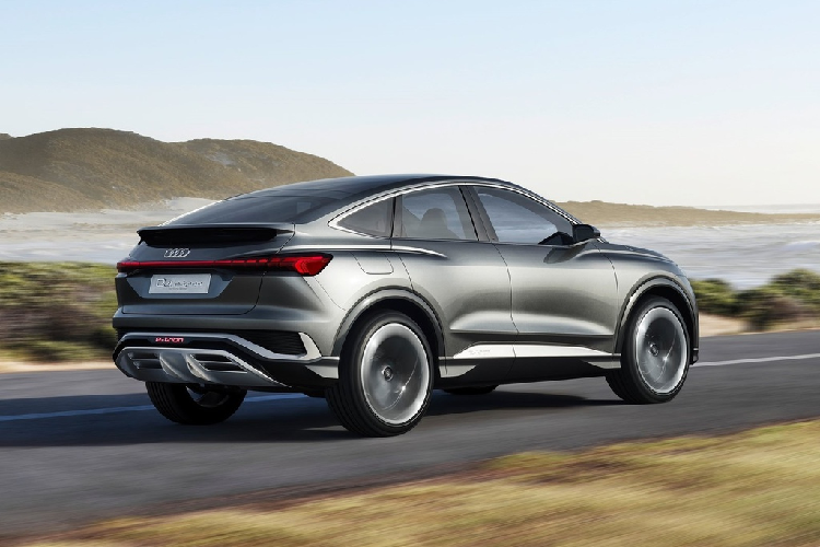 Dự kiến, xe sẽ bắt đầu được bán ra từ mùa xuân năm sau. Giá xe Audi e-tron Sportback 2021 khởi điểm có thể sẽ vào khoảng 45.000 USD, tương đương hơn 1 tỷ đồng.