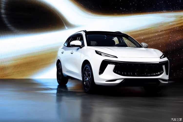 Nguồn cung cấp sức mạnh cho Dongfeng Fengxing T5 EVO là động cơ xăng 4 xi-lanh, tăng áp, dung tích 1,5 lít với công suất tối đa 192 mã lực và mô-men xoắn cực đại 285 Nm. Động cơ kết hợp với hộp số tự động ly hợp kép ướt 7 cấp.