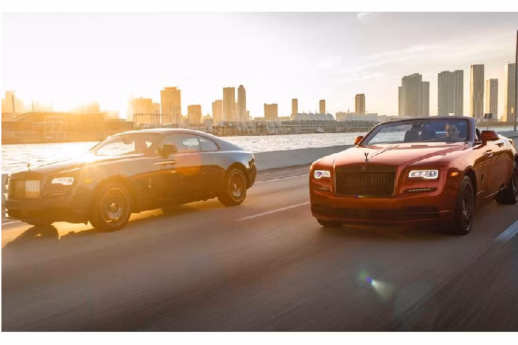 Cuối cùng, giá xe Rolls-Royce Wraith Black Badge khởi điểm từ 380.000 USD (khoảng 8,8 tỷ đồng), cao hơn đáng kể so với con số 120.000 USD (2,8 tỷ đồng) của biến thể tiêu chuẩn. Tuy nhiên, điều đó dường như không quan trọng, những khách hàng trẻ tuổi, giàu có sẽ luôn tìm kiếm một chất riêng, lạnh lùng và cuốn hút trên một mẫu Wraith và họ sẵn sàng trả bất cứ mức giá nào cho giá trị ấy.