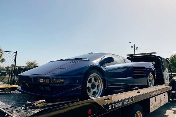 Đại lý siêu xe cổ Curated, đặt trụ sở tại thành phố biển Miami, bang California, Mỹ, đã mua chiếc siêu xe Cizeta V16T từng thuộc về Quốc vương Brunei cách đây khoảng 6 tháng. Đến tháng 7/2020 vừa qua, đại lý Hong Seh Motors đã chuyển chiếc siêu xe này sang Mỹ. Hiện giá xe Cizeta V16T vừa hiếm vừa đặc biệt này vẫn chưa được hé lộ. Tuy nhiên, chắc chắn rằng chiếc siêu xe hiếm và đặc biệt này sẽ có giá không rẻ.