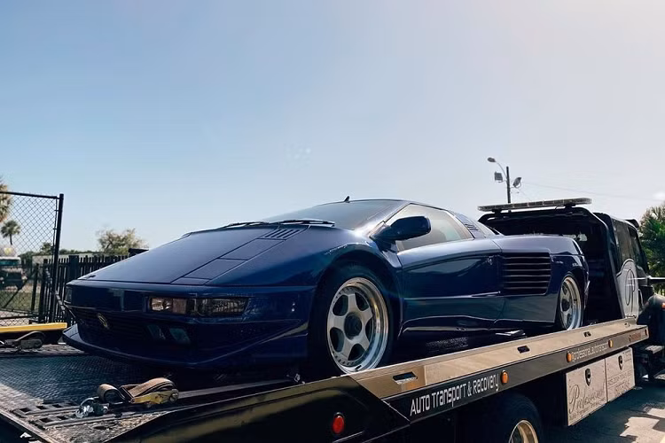 Đại lý siêu xe cổ Curated, đặt trụ sở tại thành phố biển Miami, bang California, Mỹ, đã mua chiếc siêu xe Cizeta V16T từng thuộc về Quốc vương Brunei cách đây khoảng 6 tháng. Đến tháng 7/2020 vừa qua, đại lý Hong Seh Motors đã chuyển chiếc siêu xe này sang Mỹ. Hiện giá xe Cizeta V16T vừa hiếm vừa đặc biệt này vẫn chưa được hé lộ. Tuy nhiên, chắc chắn rằng chiếc siêu xe hiếm và đặc biệt này sẽ có giá không rẻ.