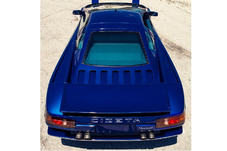 Được sản xuất từ năm 1991 - 1995 với số lượng đúng 20 chiếc, Cizeta V16T ban đầu được biết đến dưới cái tên Cizeta-Moroder V16T. Nguyên nhân là do công ty Cizeta Automobili được thành lập bởi kỹ sư ô tô Claudio Zampolli và nhà soạn nhạc Giorgio Moroder. Tuy nhiên, về sau, nhà soạn nhạc rút khỏi công ty nên siêu xe này được đổi tên thành Cizeta V16T.