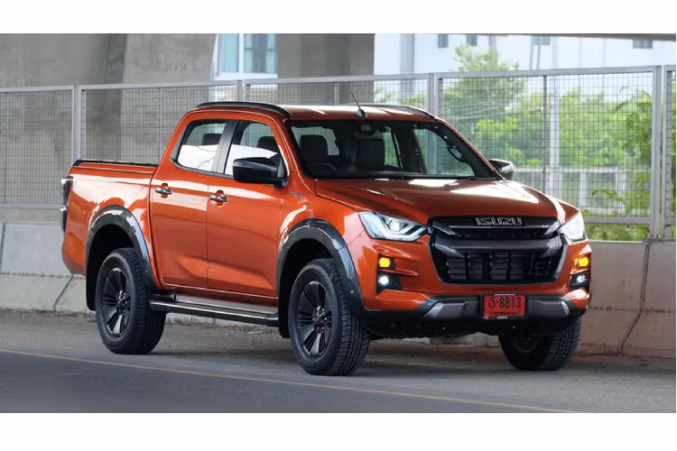 Hy vọng Mazda BT-50 thế hệ mới sẽ sở hữu đầy đủ “đồ chơi” hiện tại có trên D-Max 2020 như: tính năng tự động khoá khi ra khỏi xe, khởi động động cơ từ xa, đèn Welcome chào mừng, hệ thống thông tin giải trí có điều khiển bằng giọng nói, ghế trước có tựa đầu an toàn có thể tự bật ra để giới hạn khoảng di chuyển của đầu tài xế khi xe bị đâm bất ngờ từ phía sau,...