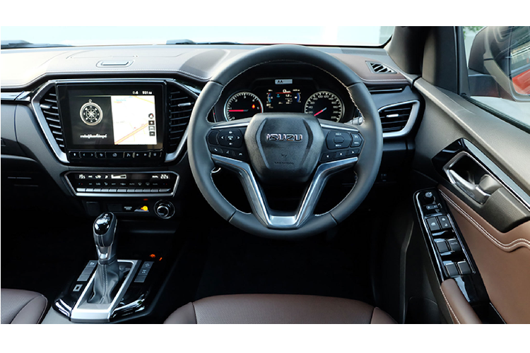 Không chỉ khung gầm, Mazda BT-50 thế hệ thứ 3 khả năng cao sẽ chia sẻ chung động cơ dầu 4cyl dung tích 3.0L (mã 4JJ3-TCX) 16 van, phun nhiên liệu trực tiếp DOHC Commonrail, tăng áp turbo VGS, giải nhiệt khí nạp Intercooler cho công suất tối đa 190 mã lực tại 3.600 vòng/phút, mô-men xoắn cực đại 450 Nm tại 1.600 - 2.600 vòng/hút của Isuzu D-Max mới. Đồng thời sử dụng kết hợp với hộp số sàn hoặc tự động 6 cấp.