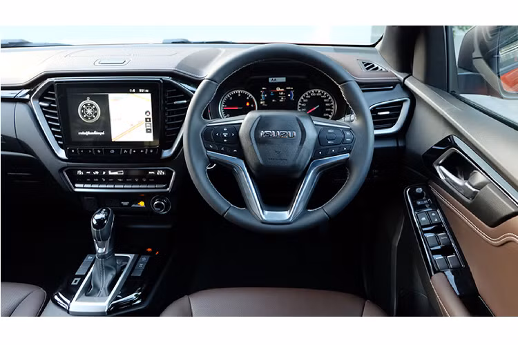 Không chỉ khung gầm, Mazda BT-50 thế hệ thứ 3 khả năng cao sẽ chia sẻ chung động cơ dầu 4cyl dung tích 3.0L (mã 4JJ3-TCX) 16 van, phun nhiên liệu trực tiếp DOHC Commonrail, tăng áp turbo VGS, giải nhiệt khí nạp Intercooler cho công suất tối đa 190 mã lực tại 3.600 vòng/phút, mô-men xoắn cực đại 450 Nm tại 1.600 - 2.600 vòng/hút của Isuzu D-Max mới. Đồng thời sử dụng kết hợp với hộp số sàn hoặc tự động 6 cấp.