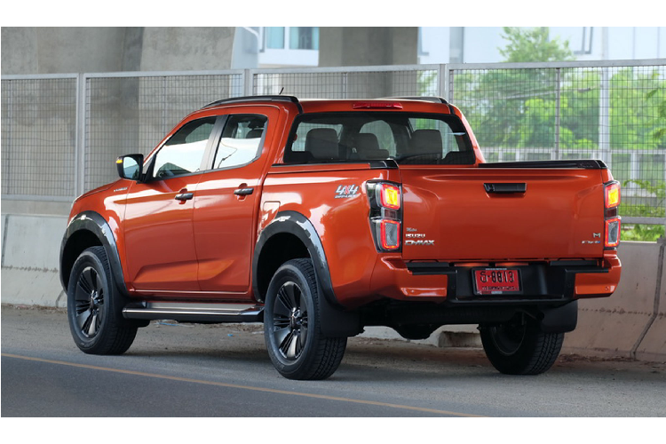 D-Max sở hữu màn hình cảm ứng thông tin giải trí 9 inch kết nối Apple CarPlay và Android Auto. Màn hình hiển thị thông tin lái xe MID màu 4.2 inch