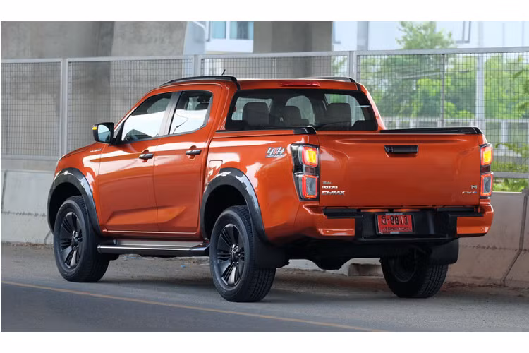 D-Max sở hữu màn hình cảm ứng thông tin giải trí 9 inch kết nối Apple CarPlay và Android Auto. Màn hình hiển thị thông tin lái xe MID màu 4.2 inch