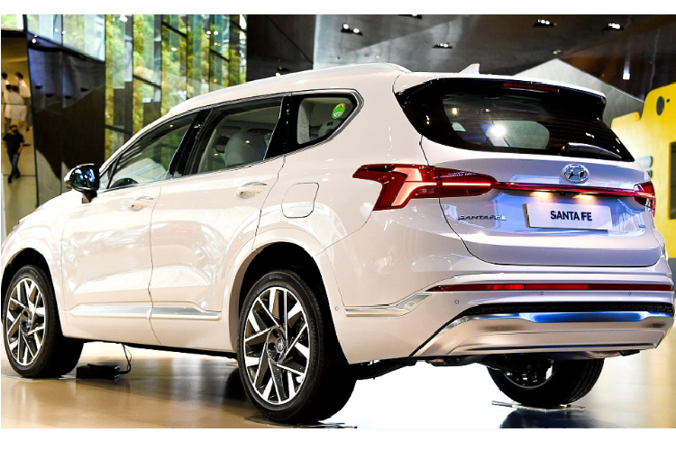 Nền tảng thế hệ 3 cũng giúp chiếc xe rộng rãi hơn và dễ dàng tích hợp nhiều loại động cơ, đặc biệt là hybrid và plug-in-hybrid. Nền tảng mới cũng hứa hẹn sẽ cải thiện hiệu suất, khả năng lái, mức sử dụng nhiên liệu và an toàn cho xe. Ngoài ra, nó cũng sở hữu hệ thống tiêu âm và giảm rung, giúp chiếc xe êm hơn.