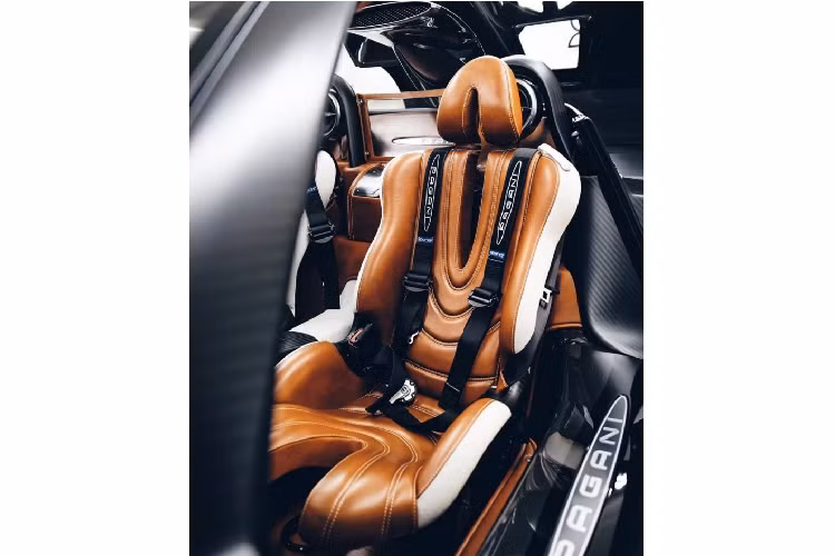 Pagani Zonda Venti được trang bị động cơ V12, hút khí tự nhiên, dung tích 7.3 lít do Mercedes-AMG sản xuất. Động cơ này sản sinh công suất tối đa lên đến 760 mã lực cùng mô-men xoắn cực đại 780 Nm.