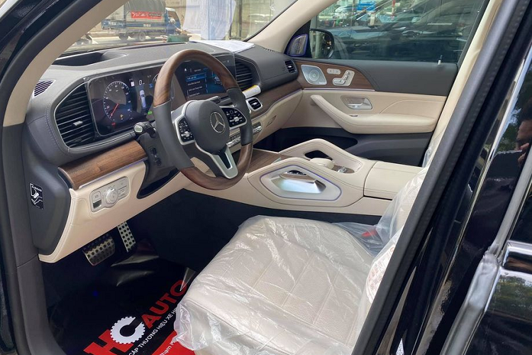 Chiếc Mercedes-Benz GLS 580 này được bố trí cấu hình 7 chỗ ngồi và sử dụng hệ thống treo khí nén thích ứng