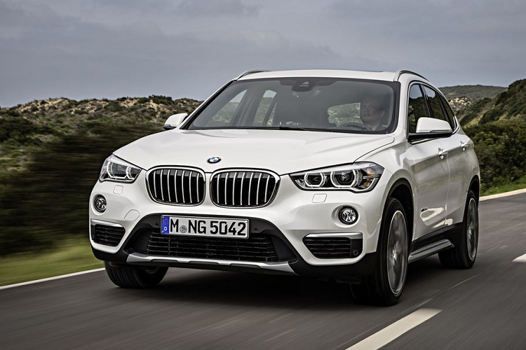 Giá bán mới tương ứng của các phiên bản này là 2,424 - 2,591 - 2,709 tỷ đồng. Cuối cùng, BMW X7 - dòng xe thể thao đa dụng cao cấp nhất của BMW cũng được giảm tới 200 triệu đồng với xDrive40i Pure Excellence, giá xe sau ưu đãi còn 7,299 tỷ đồng.