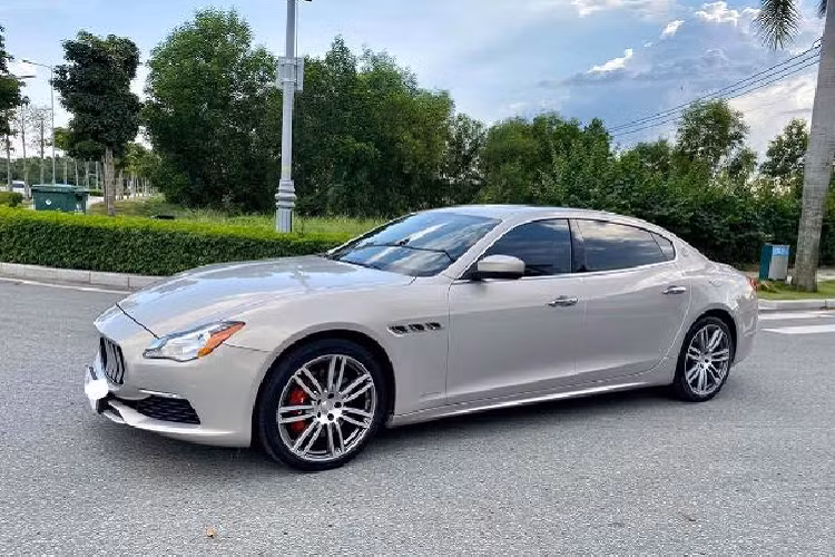 Mẫu xe sang Maserati Quattroporte đại diện của thương hiệu Ý tại Việt Nam trong phân khúc xe hạng F, bên cạnh các đối thủ như Mercedes-Benz S-Class, BMW 7-Series hay Audi A8. Tuy vậy, Quattroporte ít xuất hiện trên thị trường xe mới cũng như xe cũ, do sở hữu mức giá đề xuất cao hơn so những mẫu xe sang tới từ Đức.