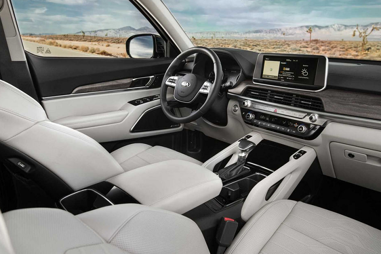 Chính vì thế, thật bất ngờ khi giải thưởng danh giá nhất “World Car of the Year 2020” (Xe Thế giới của Năm) đã thuộc về Kia Telluride hoàn toàn mới, trong khi 2 đối thủ còn lại ở top 3 chung cuộc là Mazda3 và Mazda CX-30 cũng đều thể hiện rất tốt.