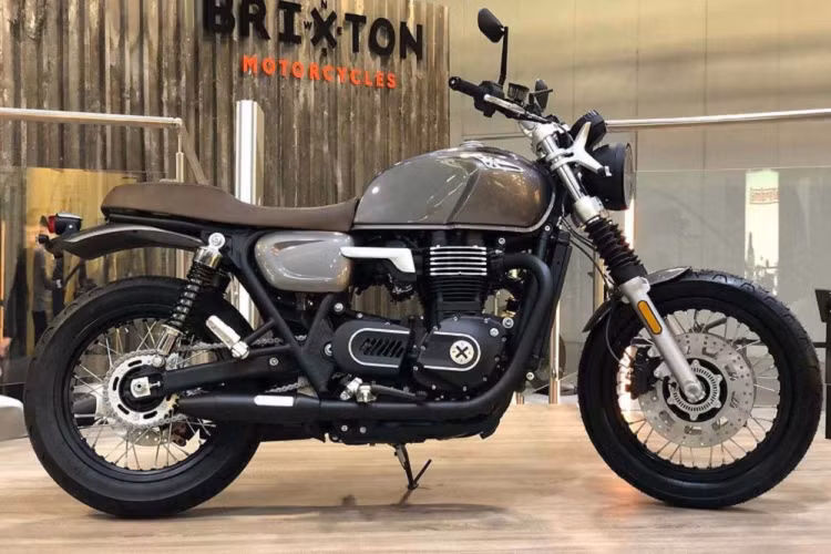 Thương hiệu xe môtô Brixton được liên doanh giữa Trung Quốc và Áo với loạt sản phẩm xe môtô mang kiểu dáng thiết kế hoài cổ, ra đời đúng thời điểm xu hướng chơi và sử dụng xe mang kiểu dáng cổ cực thịnh.