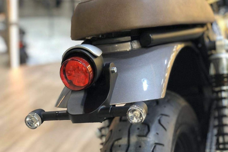 Hiện tại, thông tin về mẫu xe Brixton cao cấp vẫn rất ít hỏi, chỉ biết rằng xe mang động cơ xylanh đôi, dung tích 1.200 cc và sẽ được đưa vào sản xuất hàng loạt nhằm cạnh tranh trực tiếp với Triumph Bonneville T120.