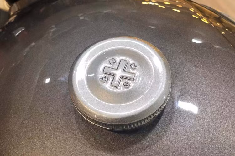 Thực ra cũng khó có thể trách Brixton bởi Triumph Bonneville T120 hiện nay có thể được xem là chuẩn mực thiết kế của các mẫu xe mang phong cách cổ điển.