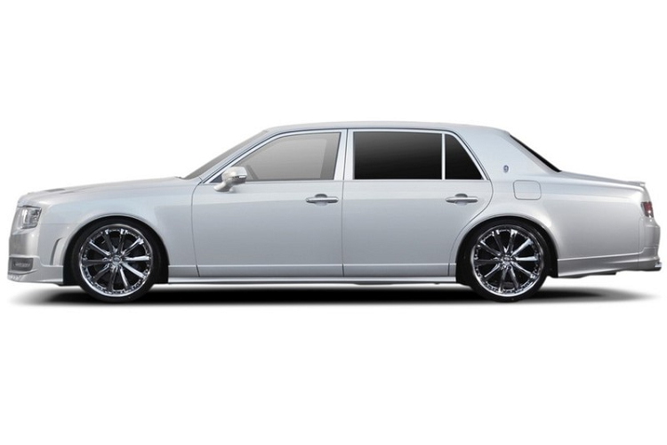 Toyota Century độ TOM’s Racing được bổ sung bộ body kit mới thể thao hơn. Bộ vành 21 inch bên sườn.