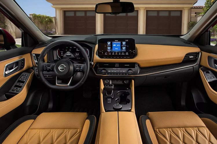  Bên dưới nắp capo là động cơ DOHC 4 cyl 2.5L công suất 181 mã lực và mô-men xoắn 245 Nm. Xe vẫn trang bị hộp số CVT tiêu chuẩn và hệ dẫn động cầu trước. Các tính năng có sẵn bao gồm Hỗ trợ lái xe ProPilot mới với hệ thống Navi-link, chìa khóa thông minh Nissan điều khiển cả cửa sau, hệ thống kiểm soát khí hậu ba vùng độc lập và sạc không dây.