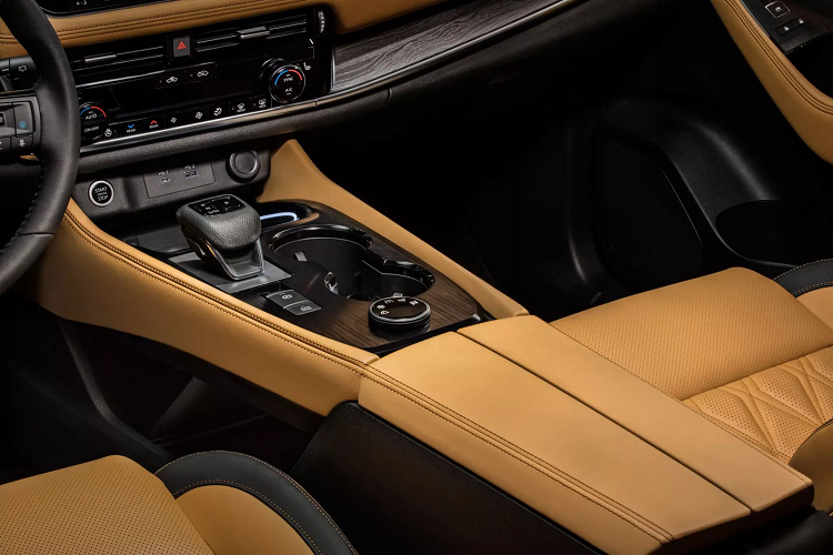 Nissan cho biết hệ thống an toàn Nissan Safety Shield 360 là trang bị tiêu chuẩn trên tất cả các phiên bản và bao gồm các công nghệ an toàn tiêu chuẩn nhất trong phân khúc. Nissan cho biết X-Trail 2021 có chiều dài x rộng x cao lần lượt là 4648 x 1839 x 1699 mm với trục cơ sở 2705 mm. Kích thước này nhỏ hơn ở chiều dài và chiều cao khi so với mẫu xe hiện hành là 4686 x 1839 x 1727 mm (bản Mỹ).