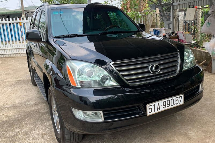 Theo thông tin rao bán, chiếc Lexus GX 470 đời 2007 thuộc thế hệ GX thứ nhất (J120) đã lăn bánh được khoảng 74.985km. Theo chủ xe, sau hơn 10 năm sử dụng là mức ODO thấp, nếu so với các mẫu Lexus GX cùng đời tại Việt Nam. Xe được sản xuất 12/2006 (GX 470 đời đầu) mang số VIN 2007 và được đăng ký lần đầu 6/2007 và lần 2 tháng 12/2014.