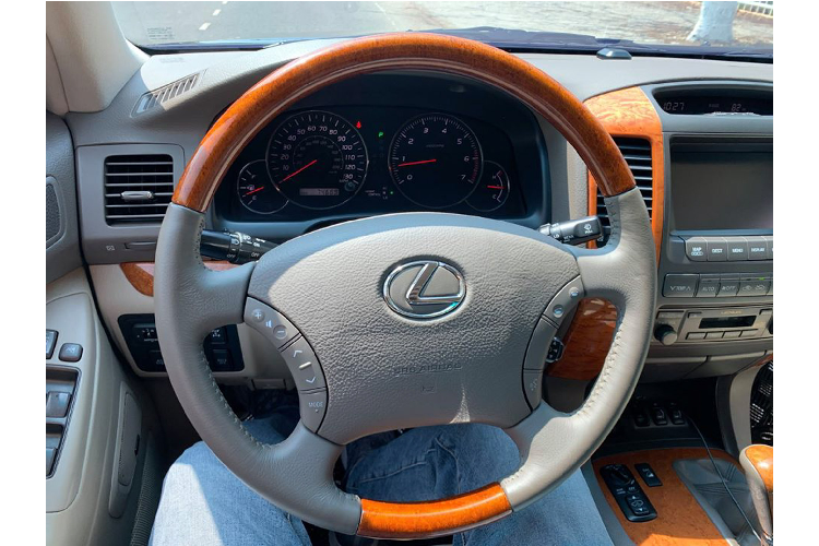 Động cơ V8 của GX 470 được đánh giá là khá lành tính, có thể thấy từ trước đến nay các dòng xe SUV của Lexus vẫn gắn bó với động cơ hút khí tự nhiên bền bỉ, độ tin cậy cao và ít đòi hỏi sửa chữa, bảo dưỡng nhiều như xe Đức. Đây cũng là một lý do nếu so với các đối thủ cùng đời như Mercedes-Benz ML hay BMW X5, thì Lexus GX 470 giữ giá hơn thị trường.